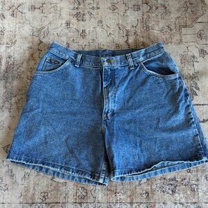 Wrangler Vintage-Inspired Denim Shorts in Blue